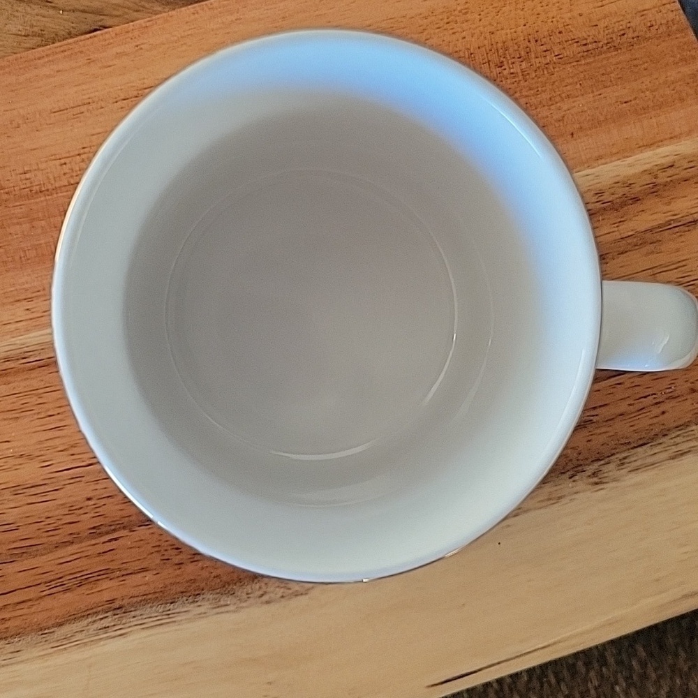 RCMP mug, guc - no chips - Picture 2 of 4